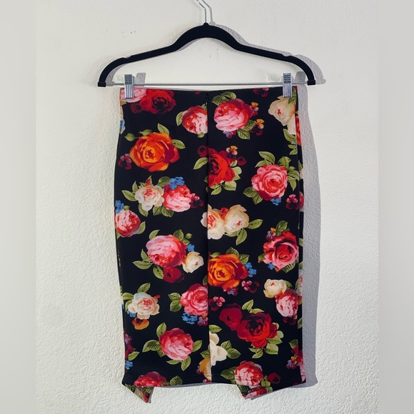Guess Scuba Floral Skirt 
Style #W4FD87K3PP0 - Picture 2 of 6